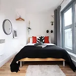 Stylish 2 Bed Flat In Heart Of Cardiff City Centre